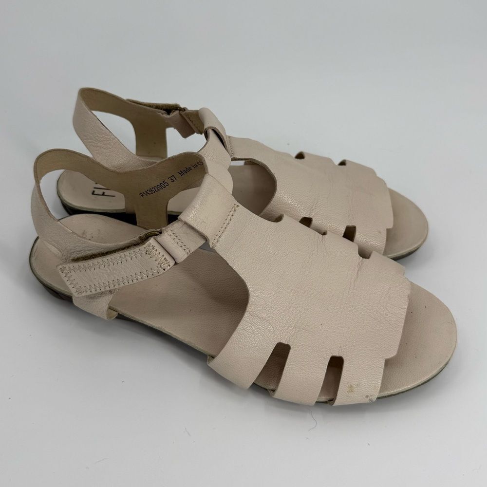 Fly London Fely T Strap Leather Fisherman Sandal in Cream | Size 6.5 / 7